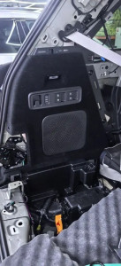 Короб стелс 10" для Lynk & Co 900 в левое крыло