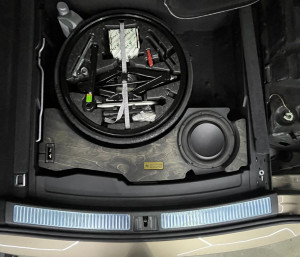 Короб стелс 10" для Volkswagen Touareg III в нишу багажника