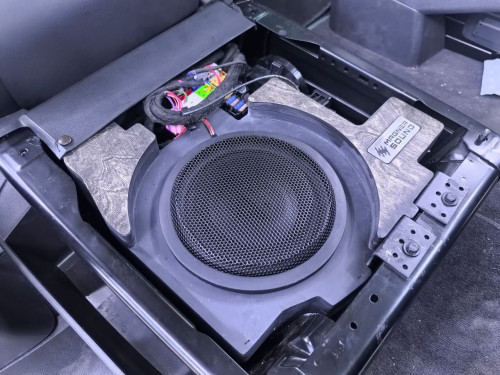 Короб стелс 10" для Volkswagen Transporter, Multivan, Caravelle, California Т6 и Т6.1 под сиденье
