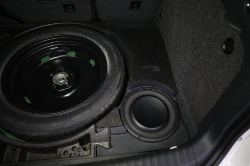 Короб стелс 10" для Volkswagen Tiguan в нишу багажника