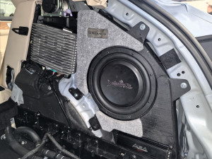 Короб стелс 10" для Aito M5/Seres M5 в правое крыло