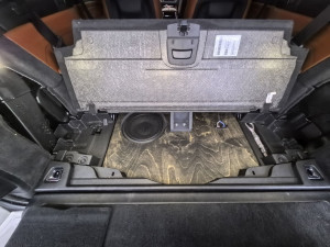 Короб стелс 10" для BMW X7 (G07) в нишу багажника